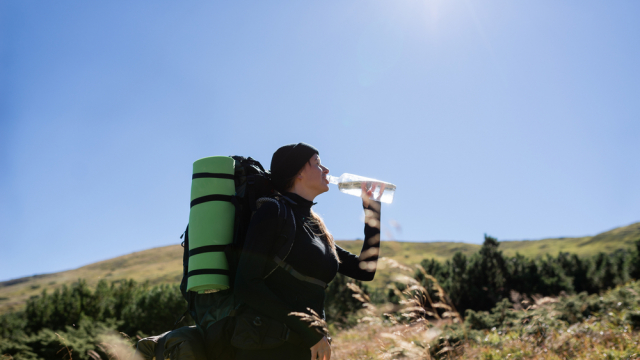 How Do You Carry Water While Hiking?